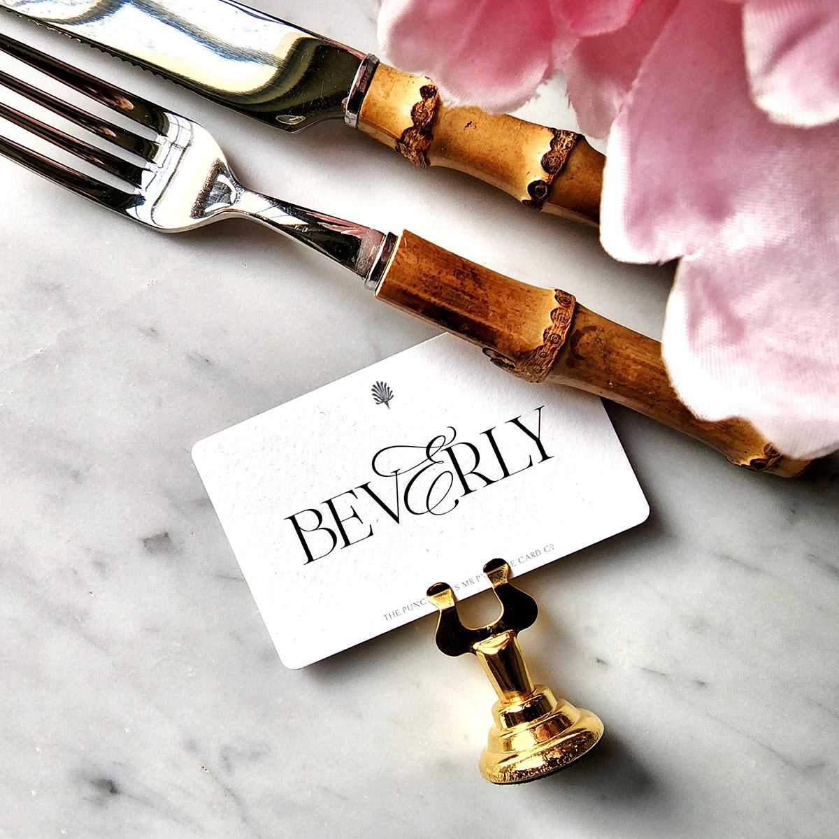 Les Femmes du Monde - Place Card - Upright
