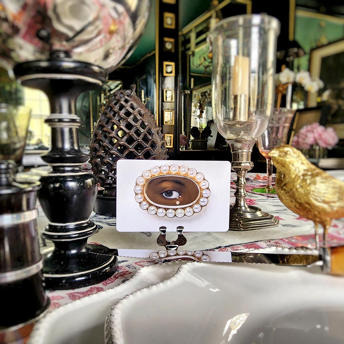 Les Femmes du Monde - Place Card - Upright