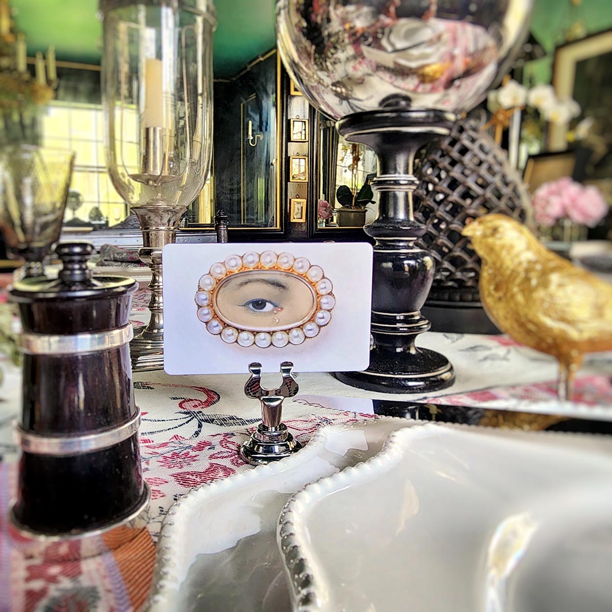 Les Femmes du Monde - Place Card - Upright