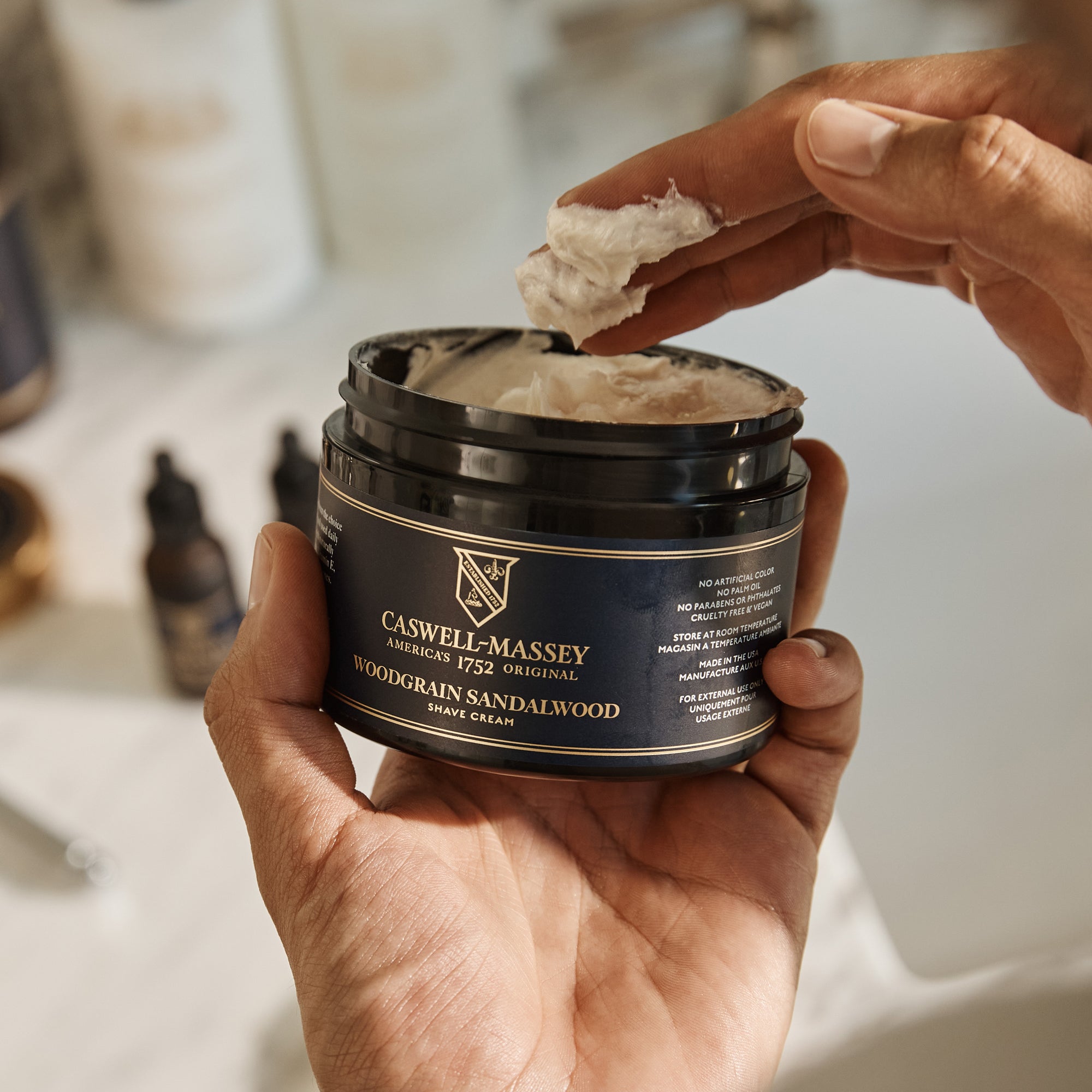 MGMモイスチャージェル 36g Woodgrain Sandalwood Shave Cream | Men's Shaving | Caswell-Massey®